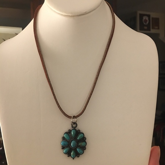 Pewter imitation turquoise & tan suede pendant - Picture 4 of 7